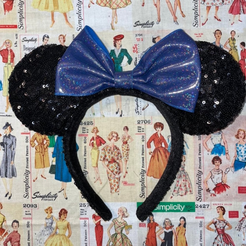 *SOLD* MINNIE MOUSE DISNEY EARS GLITTER W/ PURPLE
